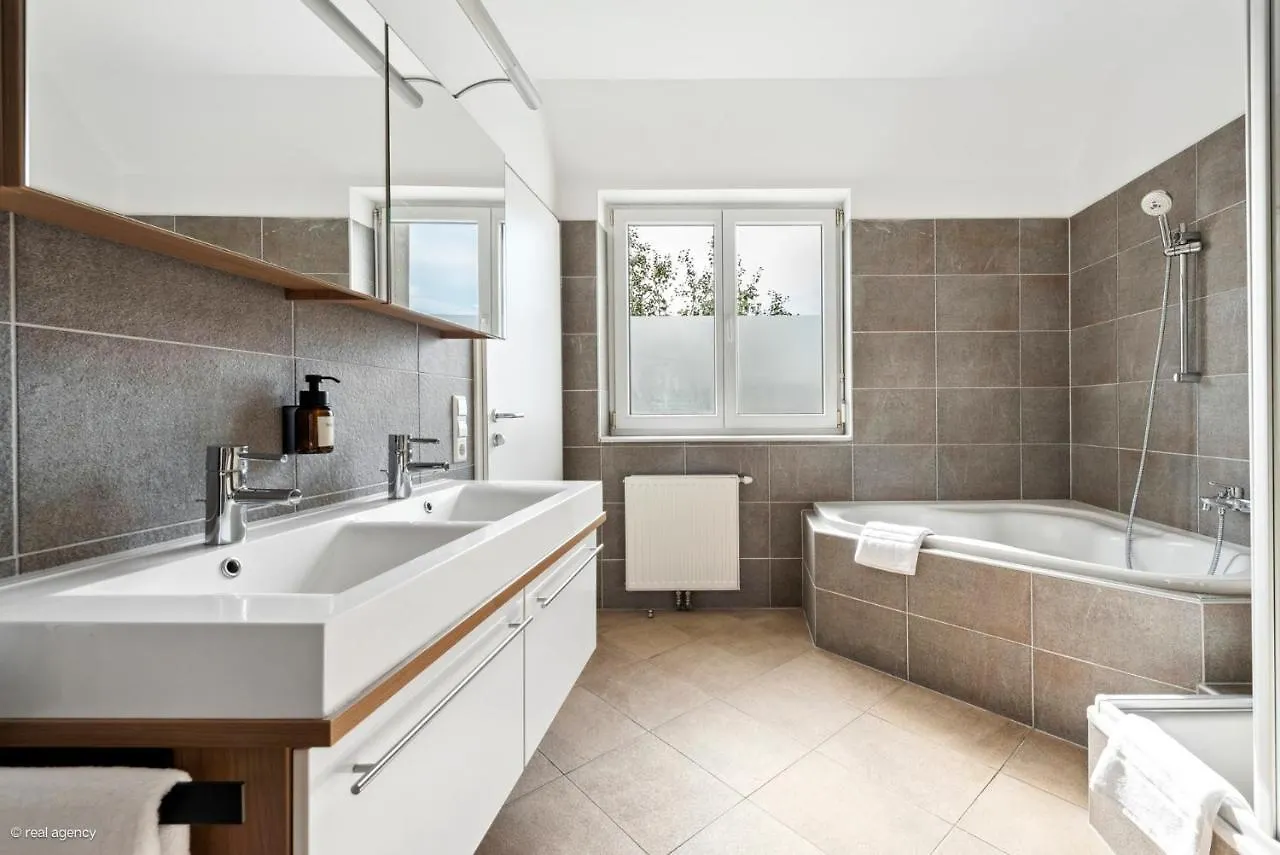 Bernhards Apartment Stadthalle - Klima & Terrasse 비엔나